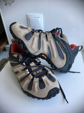 Zapatillas Senderismo, Hiking, Trekking Merrell de segunda Deportiva treking chica Merrell de segunda mano por 15 € en