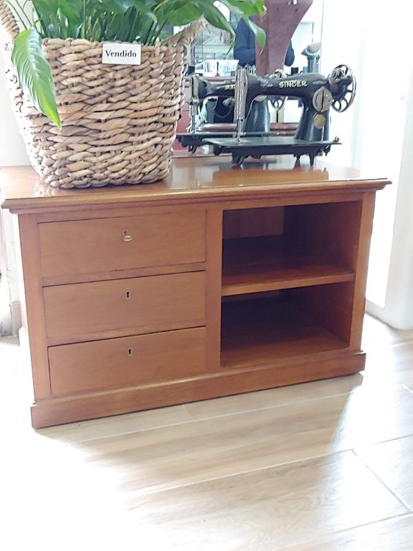 Mueble de caoba de segunda mano por 200 € en Sevilla en WALLAPOP