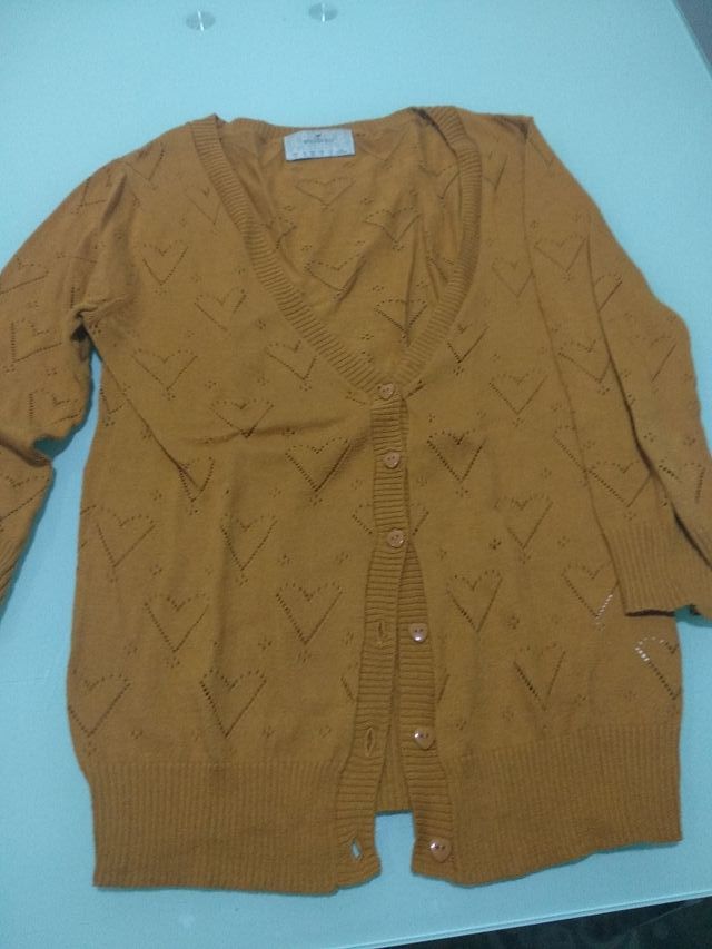 conjunto chaqueta, suéter y pantalon