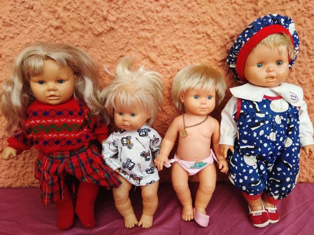 4 Nenucos antiguos + ropa y complementos