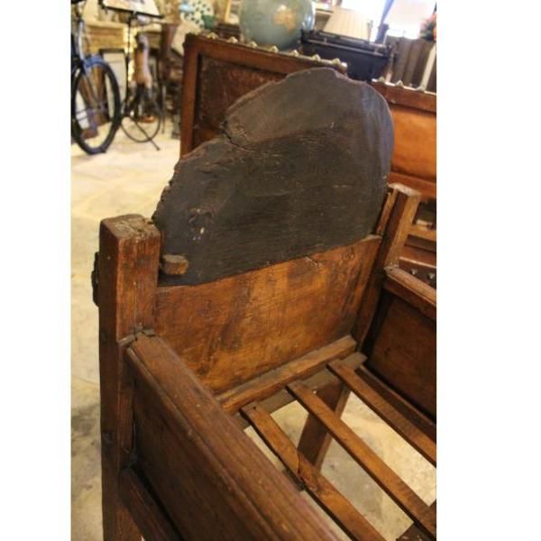 Antigua cuna artesanal de madera arte pastoril