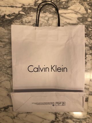 Bolsa de compra Calvin Klein de segunda mano por 5 EUR en Madrid en WALLAPOP