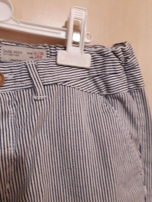 Pantalón rayas azul niño.De Zara...10,11, años.