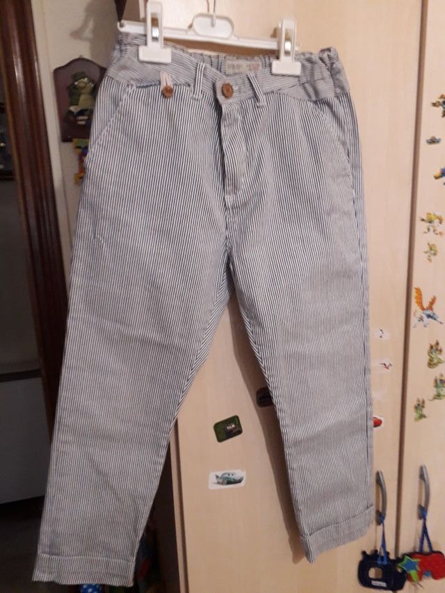 Pantalón rayas azul niño.De Zara...10,11, años.