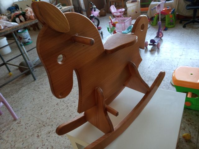 Hecho a mano. Caballito balancín