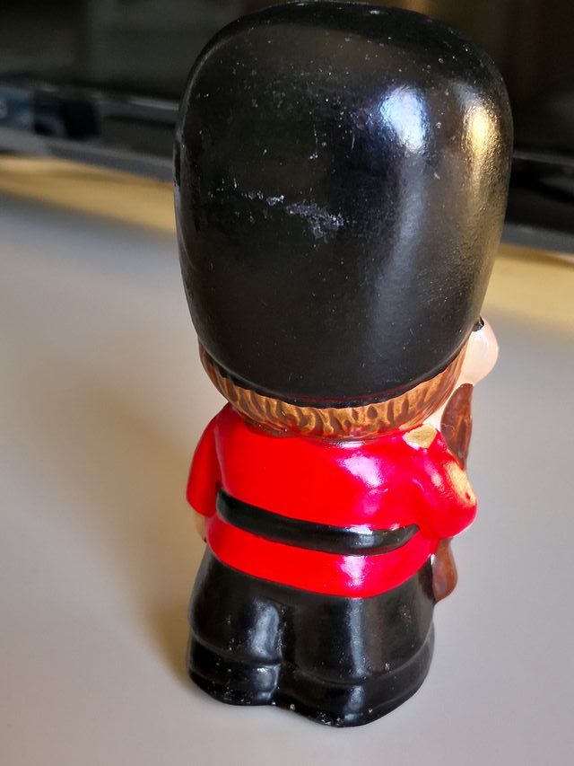 SOLDADO BRITÁNICO CON MUCHO SALERO