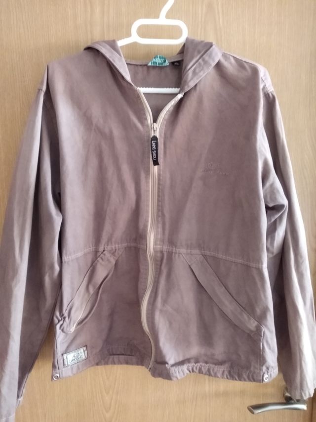 CHAQUETA CON CAPUCHA