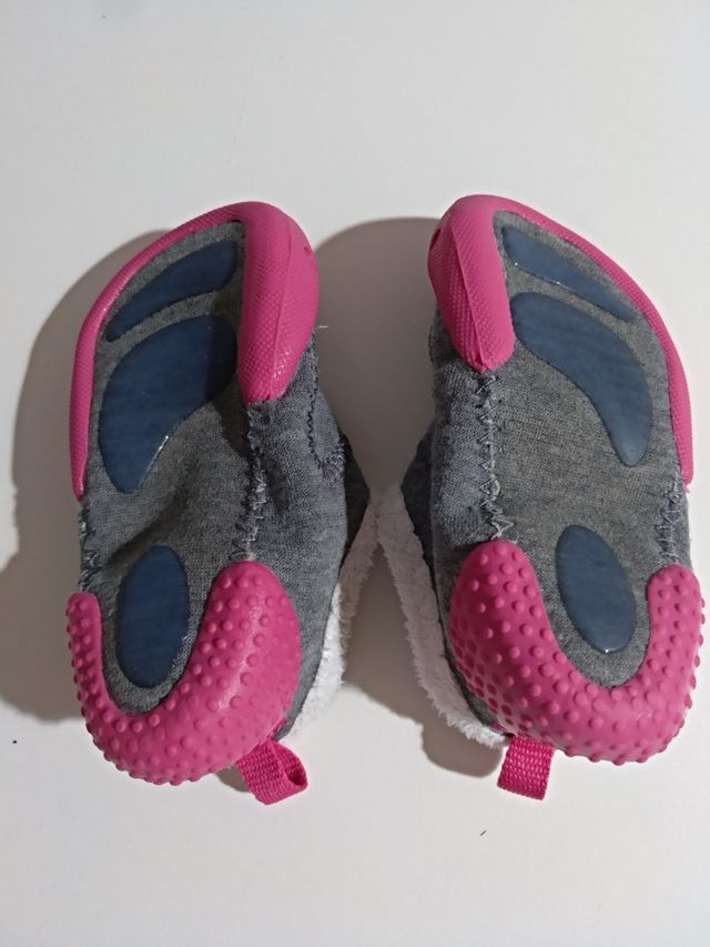 Zapatillas bebé invierno talla 22