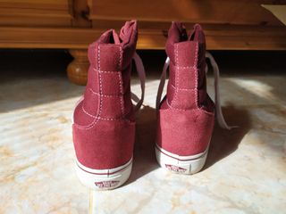 Vans botín mujer cuña interior granate de segunda mano por 30 EUR en  Biniali en WALLAPOP