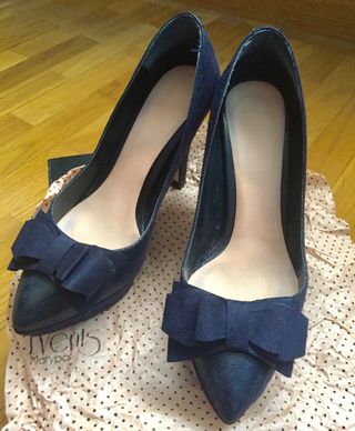 ZAPATO TACON AZUL MARINO 38 de segunda mano por 10 EUR en Burgos en WALLAPOP