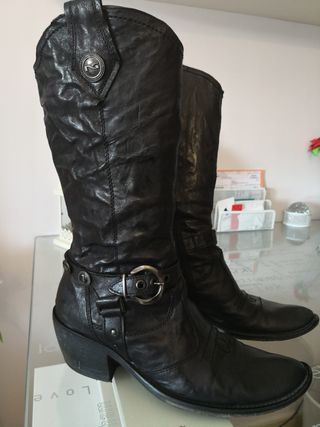 botas camperas negras