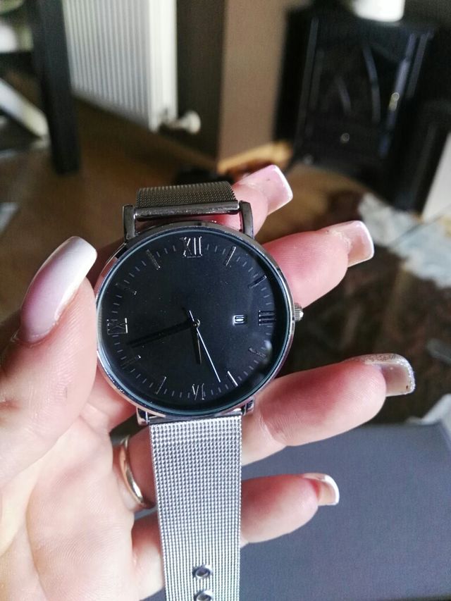 preciosos relojes nuevos blanco y negro 25€