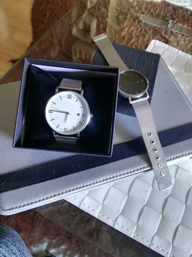 preciosos relojes nuevos blanco y negro 25€
