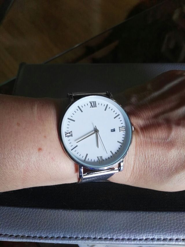 preciosos relojes nuevos blanco y negro 25€