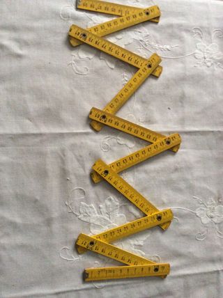 Metro de carpintero en madera de segunda mano por 5 EUR en Valladolid en  WALLAPOP