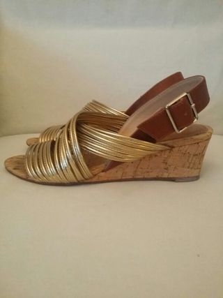 Sandalias doradas Bimba y Lola t36 de segunda mano por 20 EUR en Madrid en  WALLAPOP