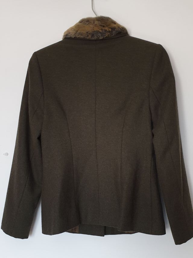 Chaquetilla, corta y entallada, mujer, cuello pelo