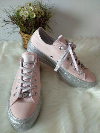 Converse Miley Cyrus de segunda mano en WALLAPOP