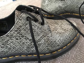 dr martens serpiente
