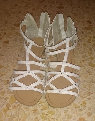 Sandalias blancas de Marypaz de segunda mano por 5 EUR en Madrid en WALLAPOP