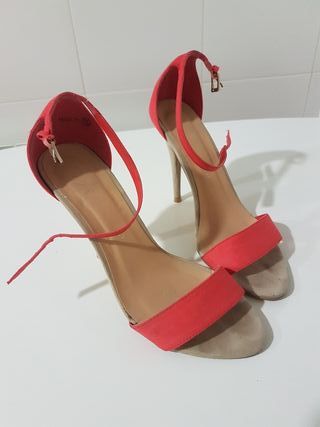 Tacones color Coral de segunda mano por 5 EUR en Granada en WALLAPOP