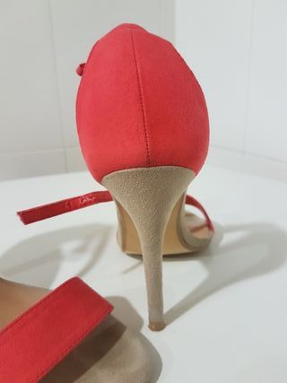 Tacones color Coral de segunda mano por 5 EUR en Granada en WALLAPOP