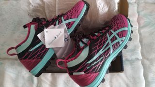 ASICS GEL FUJI Runnegade 2 para mujer NUEVAS 35,5 de segunda mano por 45  EUR en O Birloque en WALLAPOP