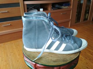Playero bota Adidas de segunda mano por 16 EUR en A Coruña en WALLAPOP