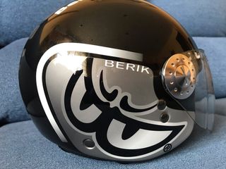 Casco jet BERIK Nuevo de segunda mano por 65 EUR en Torrelavega en WALLAPOP