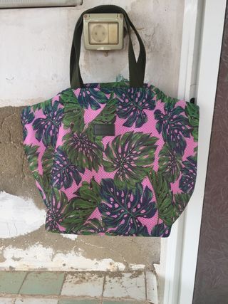 Bolso grande Calzedonia de segunda mano por 8 EUR en Sant Vicent del  Raspeig en WALLAPOP