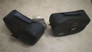 Maletas Laterales Givi Trekker TRK46 negra 46 Lts