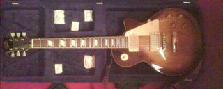 Guitarra eléctrica Stagg Les Paul de segunda mano por 70 EUR en León en  WALLAPOP