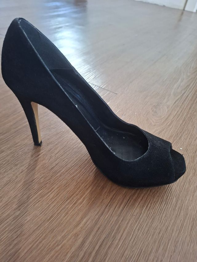 Zapato de tacón. Negro. Zendra