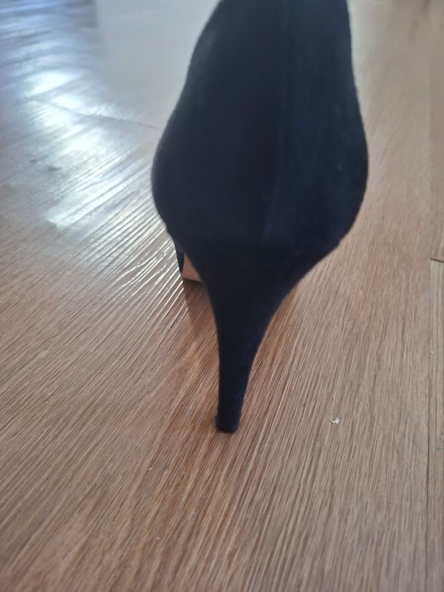 Zapato de tacón. Negro. Zendra