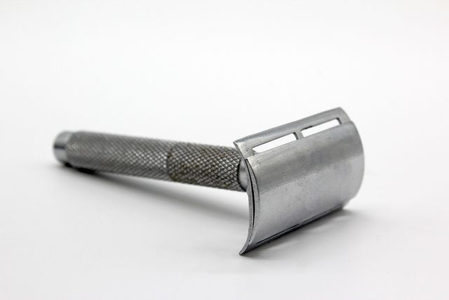 Antigua maquinilla de afeitar. Marca FN Toledo