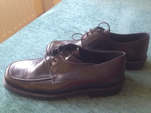 ZAPATOS COMPLETAMENTE NUEVOS A ESTRENAR NÚM. 43