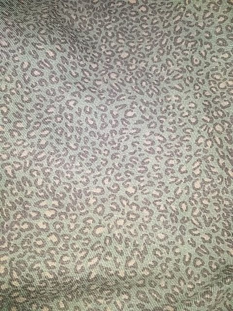 Niki con su pañuelo, talla M/L.