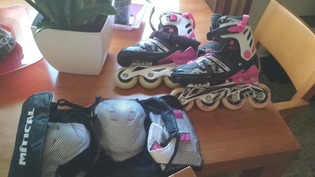 patines en línea, con protecciones