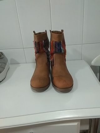 Botas bajas marrones. de segunda mano por 5 EUR en Alicante en WALLAPOP