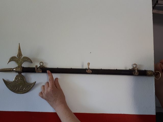 percha con mango de piel