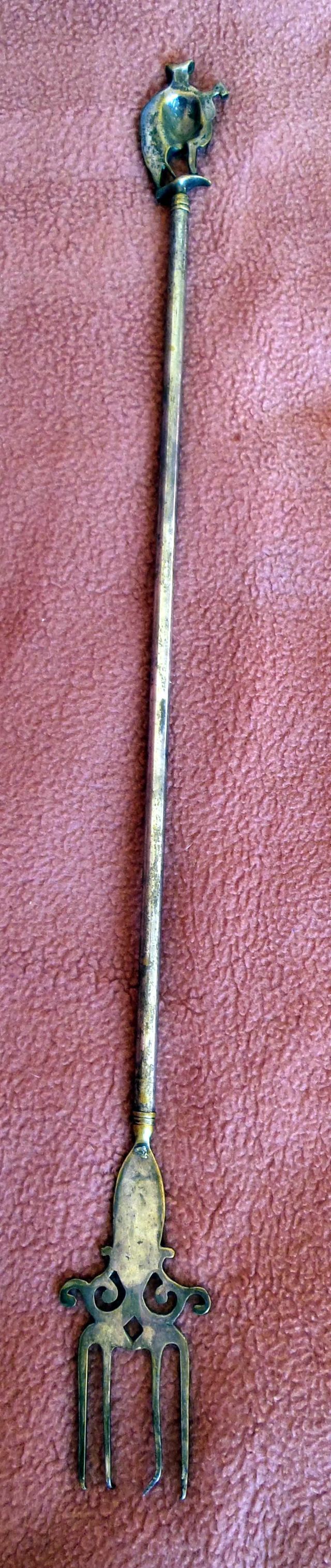 TENEDOR DECORATIVO ANTIGUO – ALPACA SIGLO XVIII