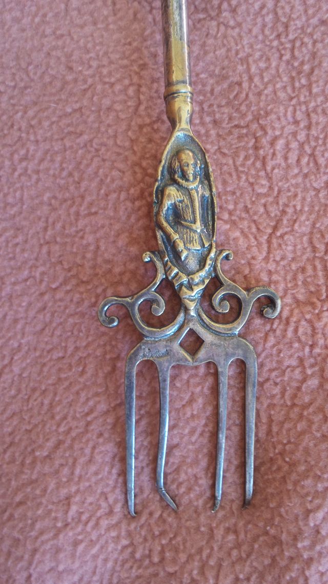 TENEDOR DECORATIVO ANTIGUO – ALPACA SIGLO XVIII