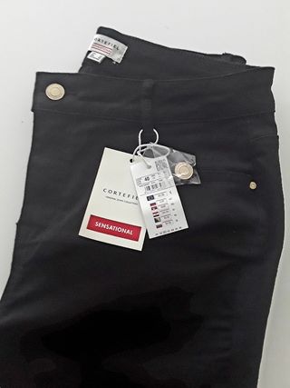 Pantalón mujer negro SENSATIONAL CORTEFIEL de segunda mano por 19 EUR en  Vilanova i la Geltrú en WALLAPOP