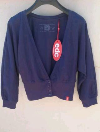 CHAQUETA MARCA edc. de segunda mano por 10 EUR en Zaragoza en WALLAPOP
