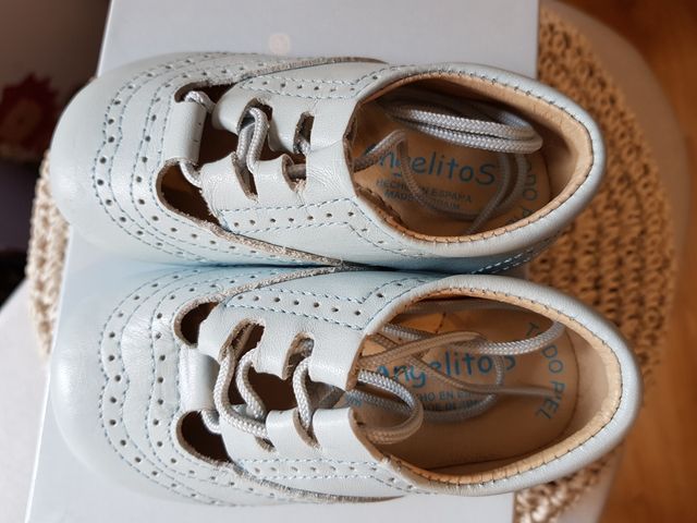 Zapatitos bebé de piel de la marca Angelitos