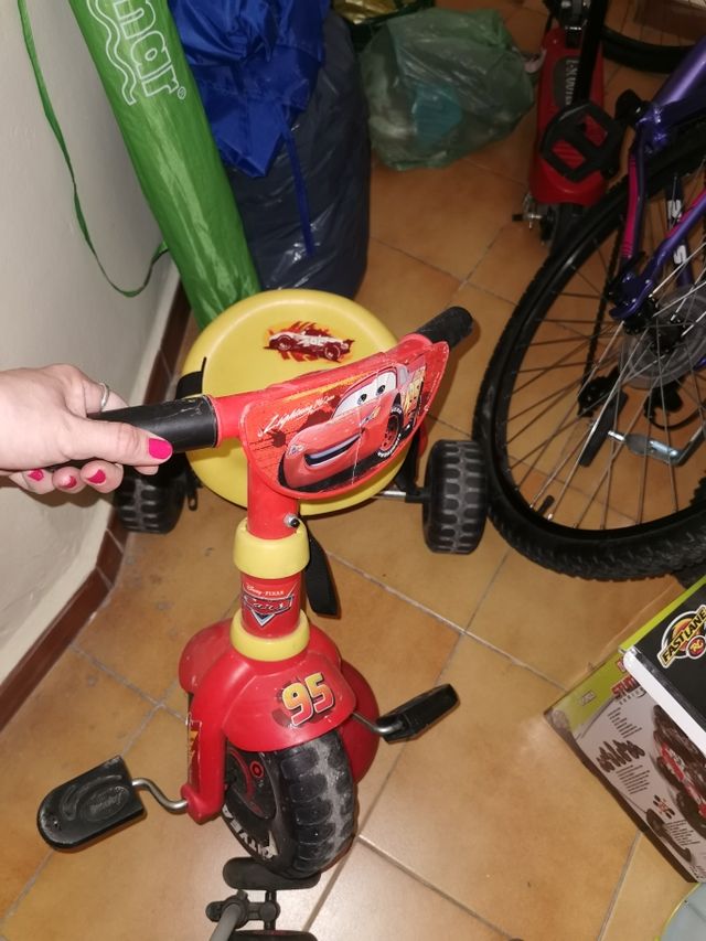 triciclo intantil cars