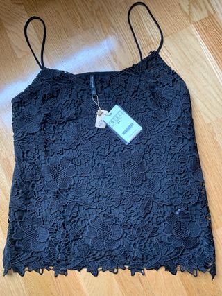 camiseta encaje negra stradivarius
