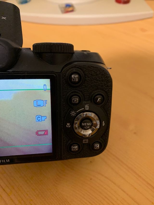 Fujifilm finepix S2970 14.0MP - 18x OZ