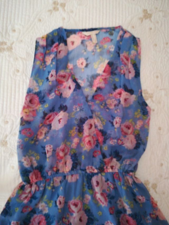 vestido tirantes. flores