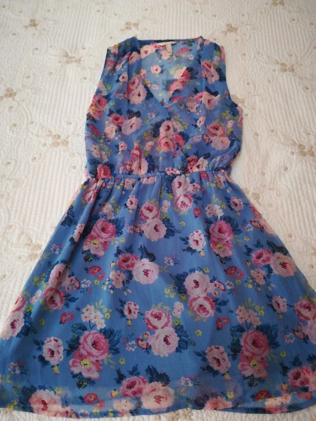 vestido tirantes. flores